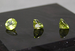 Набор 3 шт Перидот , диаметр 8 мм  общее 6,9 ct  (7)
