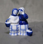 Статуэтка Подружки с лукошками, Гжель, высота 7 см (21)