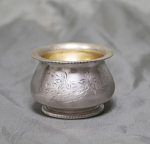 Солонка, чугунок, серебро 875 пр, Киев, резьба,1954 г, вес 38,6 гр, высота 3,4 см, диаметр 5 см (12)